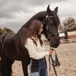 Özgü Kaya Instagram - found my horse🖤