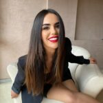Özgü Kaya Instagram - black dress, red lipstick, with high heels… deadly combination❤️