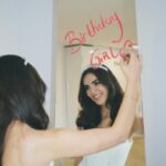 Özgü Kaya Instagram - yayyyyy🌟it’s my birthdayyyyy 👸🏻🤍🤍🤍✨✨✨
