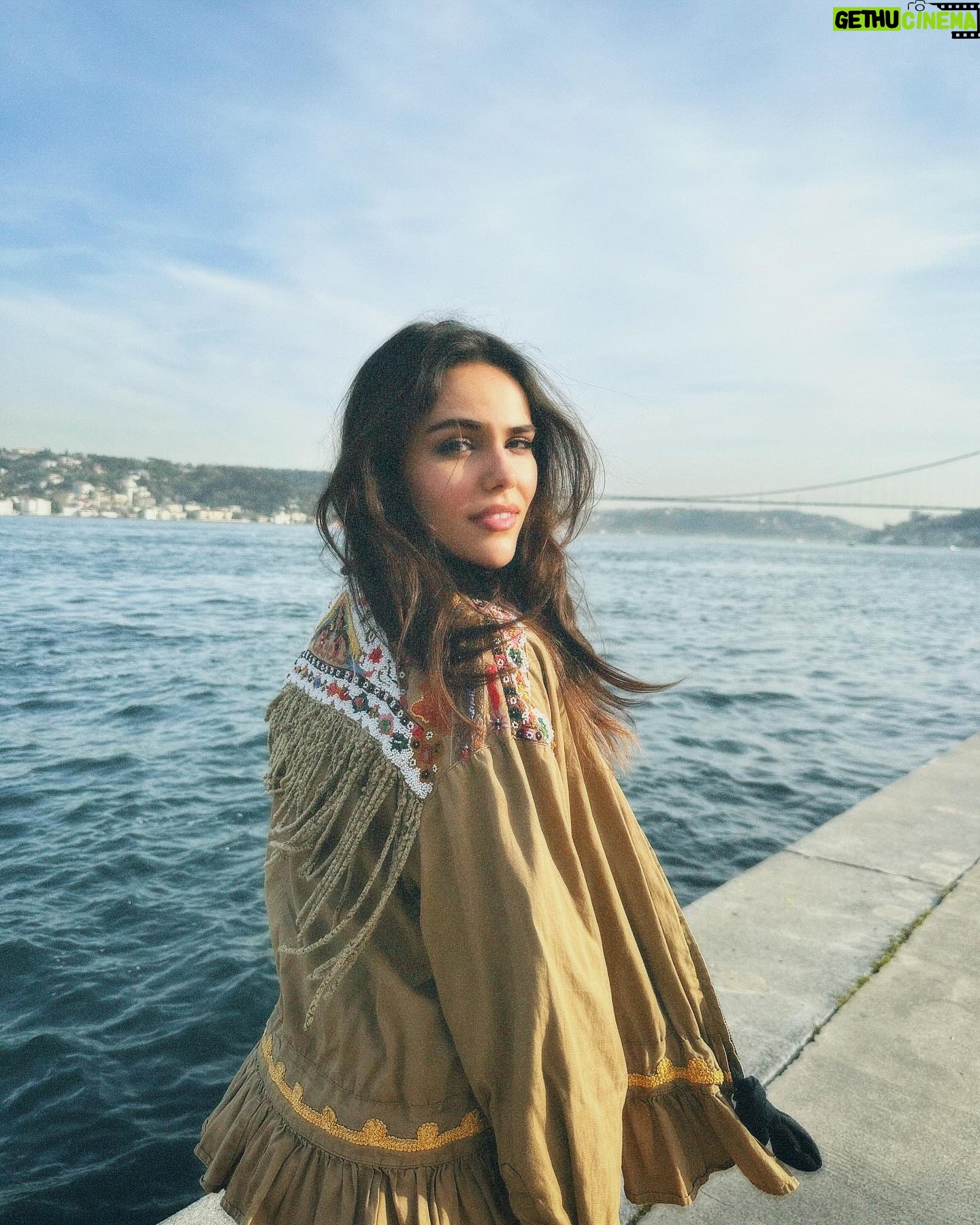 Özgü Kaya Instagram - favorite time of the day🩵