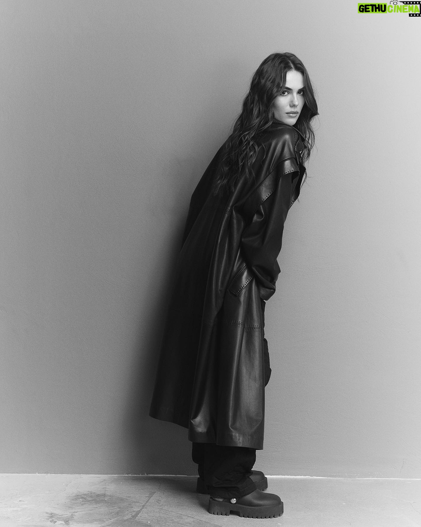 Özgü Kaya Instagram - @womensshinemag 🖤 Röportaj: Ayşe Çağla Küçük @aysecaglakucuk Seray Yazıcıoğlu Ezmiş @sryzcglu Fotoğraf: Baturalp Yılmaz @baturalpyilmaz_ Styling: Murat Şentürk / Birce Naz Köş @_muratsenturk @bircenazkos Makyaj: Aslı Bilge @aslibilgemua Saç: Emre Altın @emrealtin___ @rabiasultanduzenli @rsdiletisim @miraykaya 🫶