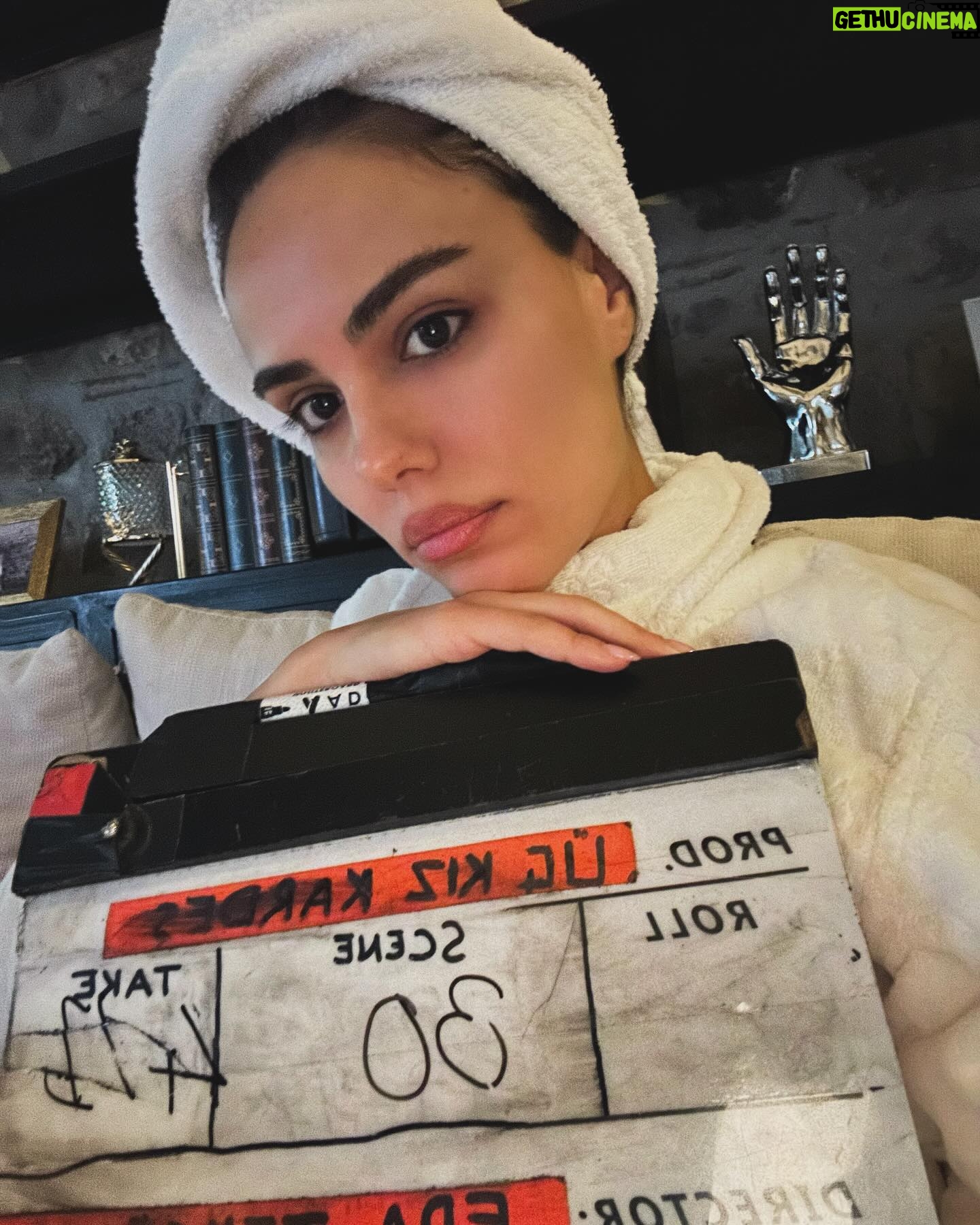 Özgü Kaya Instagram - Bugün son kez #Türkan 🤍 @uckizkardestvdizisi @kanald