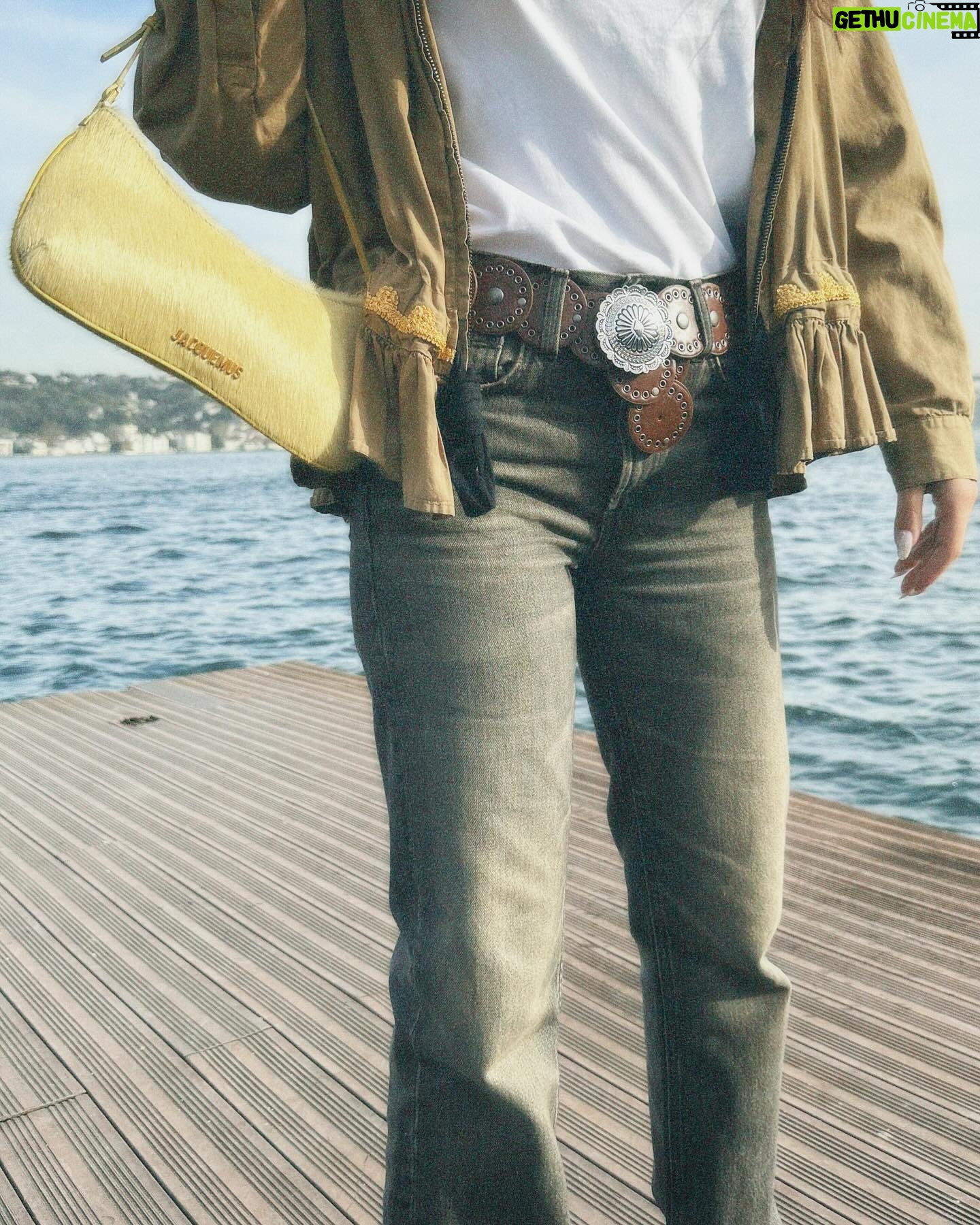 Özgü Kaya Instagram - favorite time of the day🩵