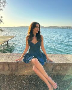 Özgü Kaya Instagram - Türkan💙✨ @uckizkardestvdizisi @surecfilm @kanald