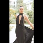 Özge Özaçar Instagram – Sinemanın ortak hayaller kurduran; rüyalar düşleten en güzel yeridir film festivalleri. Bir oyuncu olarak meslektaşlarım ve iş ortaklarımızla Istanbul, Adana, Antalya film festivallerinde bir araya gelmenin yanısıra, dünyanın en önemli uluslararası film festivalinde Cannes’da yeniden buluşmak yeni dostluklar kazandıran, vizyonumu genişleten harika bir deneyim oldu. Geçtiğimiz seneden sonra bir kez daha festival ana sponsoru @campariofficial misafirliği ile Cannes’da yerimi almış olmaktansa büyük mutluluk duyuyorum. Birlikte red carpet deneyimi yaşadıktan sonra, bu sene Negroni Talks programıyla bağımızı kuvvetlendirdiğimiz ve tüm onur konukları olarak Hyde Beach’teki partide festivali kutladığımız muhteşem bir akşam geçirdik! Until next time! ♥️

#RedPassion #CampariCinema #Cannes2024 #WeAreCinema 
#drinkresponsibly #ad 
 
Film festivals are the most beautiful places that make you dream. As an actor, meeting with my colleagues and business partners at the the world’s most important international film festival, was a wonderful experience that brought new friendships and expanded my vision. 

With the best team of @campariofficial & @campari.it 
After experiencing the red carpet together, this year we had a wonderful evening where we strengthened our bond with the Negroni Talks program and celebrated the festival at the party in Hyde Beach as all the guests of honor! As wise man said, There is no Negroni, without Campari! Until next time! ♥️

#RedPassion #CampariCinema #Cannes2024 #WeAreCinema 
#drinkresponsibly #ad