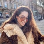 Özge Özaçar Instagram - Always, always a good idea. 🇫🇷