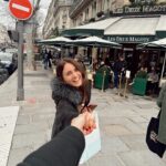 Özge Özaçar Instagram - One day, la flâneuse, has decided to return to Paris. And then, the story begins. 🎈 Özlemişiz yahu! :) #solotravel