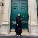 Özge Özaçar Instagram - One day, la flâneuse, has decided to return to Paris. And then, the story begins. 🎈 Özlemişiz yahu! :) #solotravel