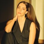 Özge Özaçar Instagram - @lofficielturkiye x @ayakkabidunyasi