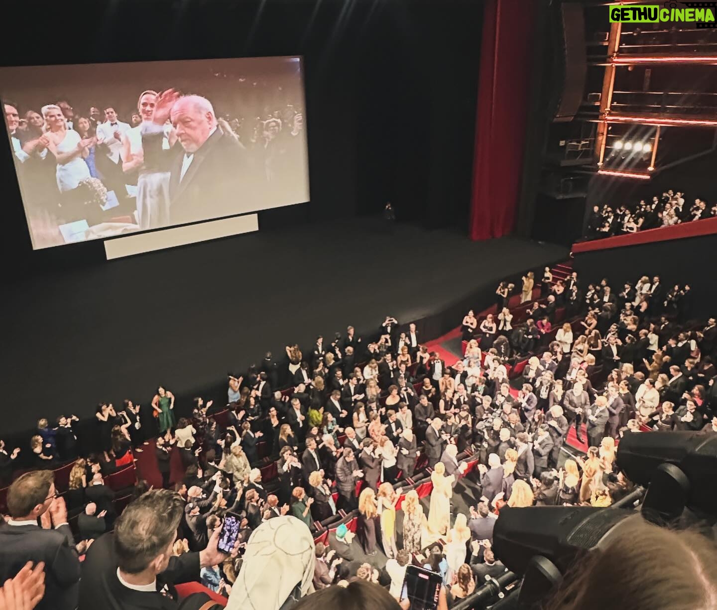 Özge Özaçar Instagram - Sinemanın ortak hayaller kurduran; rüyalar düşleten en güzel yeridir film festivalleri. Bir oyuncu olarak meslektaşlarım ve iş ortaklarımızla Istanbul, Adana, Antalya film festivallerinde bir araya gelmenin yanısıra, dünyanın en önemli uluslararası film festivalinde Cannes’da yeniden buluşmak yeni dostluklar kazandıran, vizyonumu genişleten harika bir deneyim oldu. Geçtiğimiz seneden sonra bir kez daha festival ana sponsoru @campariofficial misafirliği ile Cannes’da yerimi almış olmaktansa büyük mutluluk duyuyorum. Birlikte red carpet deneyimi yaşadıktan sonra, bu sene Negroni Talks programıyla bağımızı kuvvetlendirdiğimiz ve tüm onur konukları olarak Hyde Beach’teki partide festivali kutladığımız muhteşem bir akşam geçirdik! Until next time! ♥️ #RedPassion #CampariCinema #Cannes2024 #WeAreCinema #drinkresponsibly #ad Film festivals are the most beautiful places that make you dream. As an actor, meeting with my colleagues and business partners at the the world’s most important international film festival, was a wonderful experience that brought new friendships and expanded my vision. With the best team of @campariofficial & @campari.it After experiencing the red carpet together, this year we had a wonderful evening where we strengthened our bond with the Negroni Talks program and celebrated the festival at the party in Hyde Beach as all the guests of honor! As wise man said, There is no Negroni, without Campari! Until next time! ♥️ #RedPassion #CampariCinema #Cannes2024 #WeAreCinema #drinkresponsibly #ad