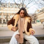 Özge Özaçar Instagram - I always felt blessed to have friends that I can call “the real ones” 🤍🙏🏼Gustave tu es un artiste talentueux ! So grateful to have these shots in Tuileries from your pov! Inoubliable🤍 Merci bcp mon ami 🤍 @gustave_durin