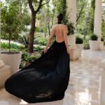 Özge Özaçar Instagram – Sinemanın ortak hayaller kurduran; rüyalar düşleten en güzel yeridir film festivalleri. Bir oyuncu olarak meslektaşlarım ve iş ortaklarımızla Istanbul, Adana, Antalya film festivallerinde bir araya gelmenin yanısıra, dünyanın en önemli uluslararası film festivalinde Cannes’da yeniden buluşmak yeni dostluklar kazandıran, vizyonumu genişleten harika bir deneyim oldu. Geçtiğimiz seneden sonra bir kez daha festival ana sponsoru @campariofficial misafirliği ile Cannes’da yerimi almış olmaktansa büyük mutluluk duyuyorum. Birlikte red carpet deneyimi yaşadıktan sonra, bu sene Negroni Talks programıyla bağımızı kuvvetlendirdiğimiz ve tüm onur konukları olarak Hyde Beach’teki partide festivali kutladığımız muhteşem bir akşam geçirdik! Until next time! ♥️

#RedPassion #CampariCinema #Cannes2024 #WeAreCinema 
#drinkresponsibly #ad 
 
Film festivals are the most beautiful places that make you dream. As an actor, meeting with my colleagues and business partners at the the world’s most important international film festival, was a wonderful experience that brought new friendships and expanded my vision. 

With the best team of @campariofficial & @campari.it 
After experiencing the red carpet together, this year we had a wonderful evening where we strengthened our bond with the Negroni Talks program and celebrated the festival at the party in Hyde Beach as all the guests of honor! As wise man said, There is no Negroni, without Campari! Until next time! ♥️

#RedPassion #CampariCinema #Cannes2024 #WeAreCinema 
#drinkresponsibly #ad