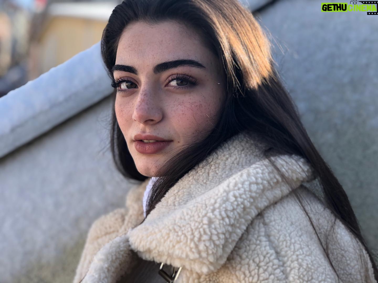 Özge Törer - 279K Likes - ❄️