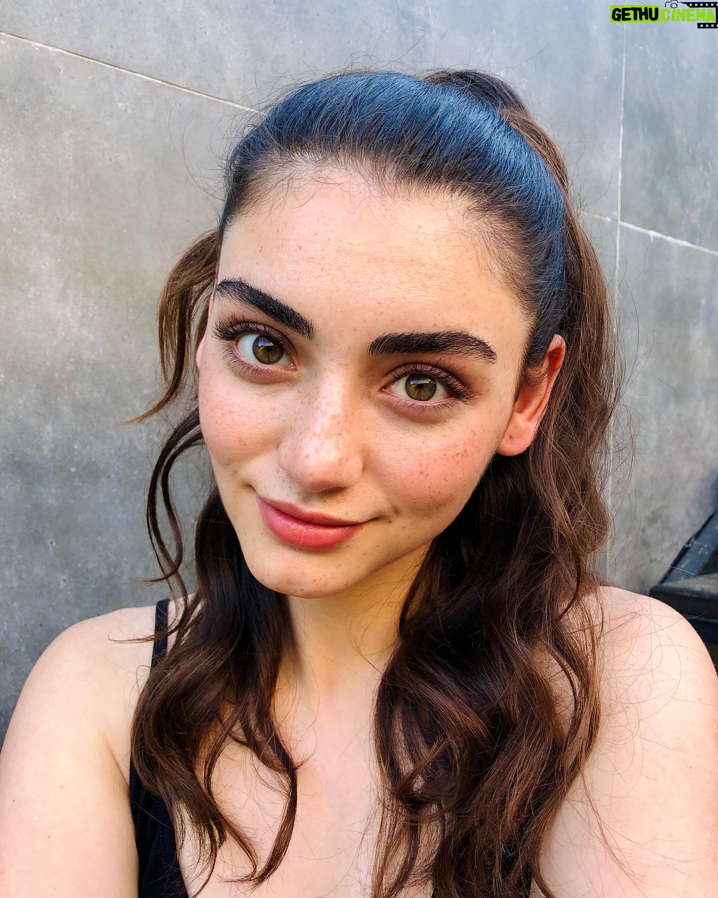 Özge Törer - 369.7K Likes -
