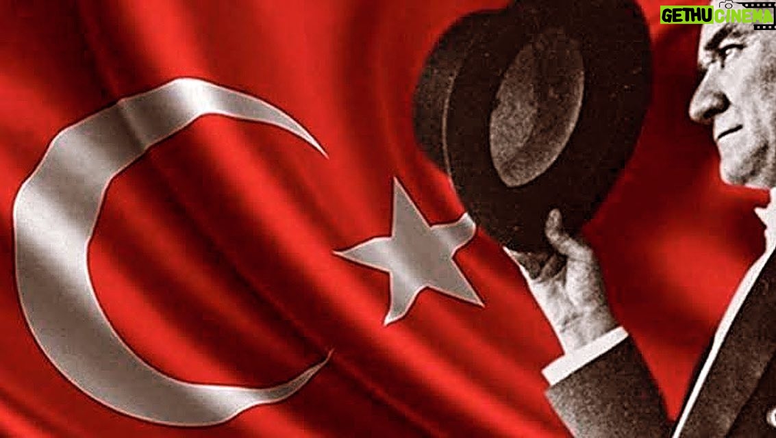 Özge Törer Instagram - Cumhuriyetimiz 100 yaşında 🇹🇷