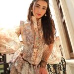 Özge Törer Instagram - Özge Törer: Romantik, Alımlı ve Güzel ✨ “Bala Hatun’un savaşçı güçlü kadın profili, güzel kalbi ve asaleti en bütünleştiğim ve sevdiğim yönleri. Beni daha sakin ve sabırlı yapan tarafı da hayatıma kattığı özellikleri.” diyen Özge Törer, sorularımızı tüm samimiyetiyle yanıtlayarak iç dünyasına yolculuk etmemizi sağladı. Duyarlı, güzel ve samimi başarılı oyuncu Özge Törer ile çok keyifli bir kapak çekimi gerçekleştirdik. 🦋🌸 @ozgeetoreroffical @gardiropmagazin #gardiropcover #gardiropmagazin   Yeni sayımız tüm dijital platformlarda ✨   #ozgetorer Yayınlar Direktörü: @gulay_ozdemir Fotoğraflar: @baran__altindag Video: @unalavcii Moda ve Güzellik Direktörü: @caglakucukdereli Styling: @irmakozdener Saç: @batuhangelisli Makyaj: @rufiyekalmazz @theserkankalmazz Kurumsal İletişim: @mine.gunduz Marka İletişimi: @yoncayalki Prodüksiyon: @nutekstudio Fotoğraf Asistanı: @bymehmetkurt Styling Asistanı: @busratoprak Saç Asistan: @cerengavasoglu Mekan: @hotelortakoy Teşekkürler @ontalent.tr @alikeser_ @enesselcotur @basakgunesberk