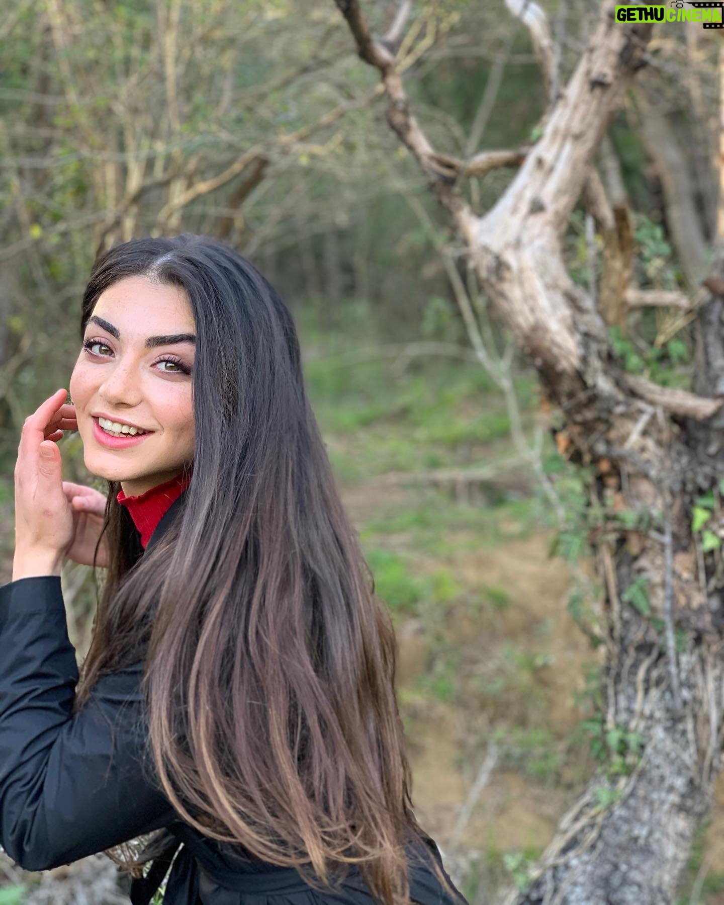 Özge Törer - 380.1K Likes -