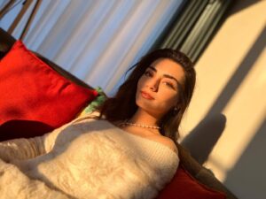 Özge Törer Instagram - Huzurla gel #2023 🧚‍♀️