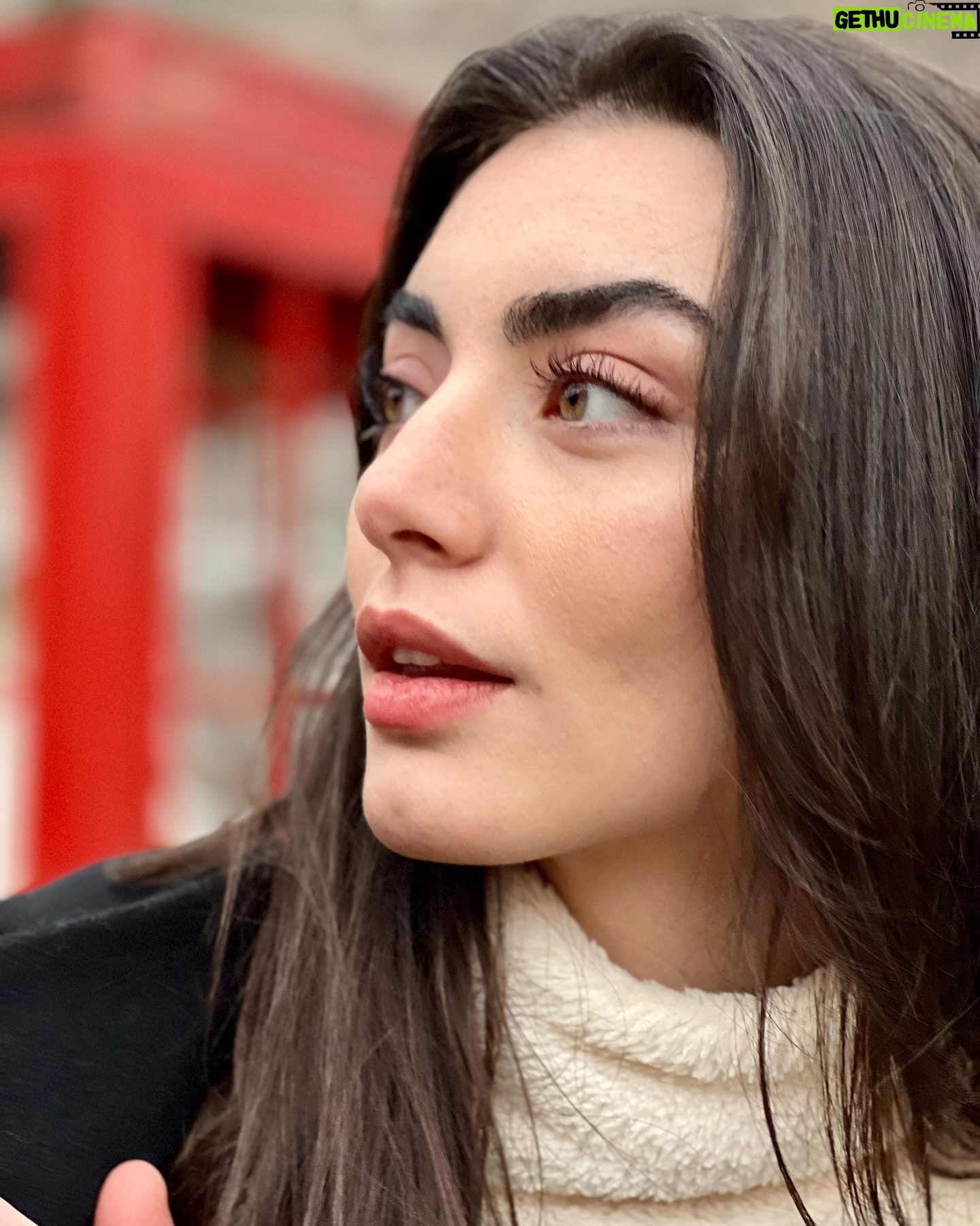 Özge Törer - 279.1K Likes -