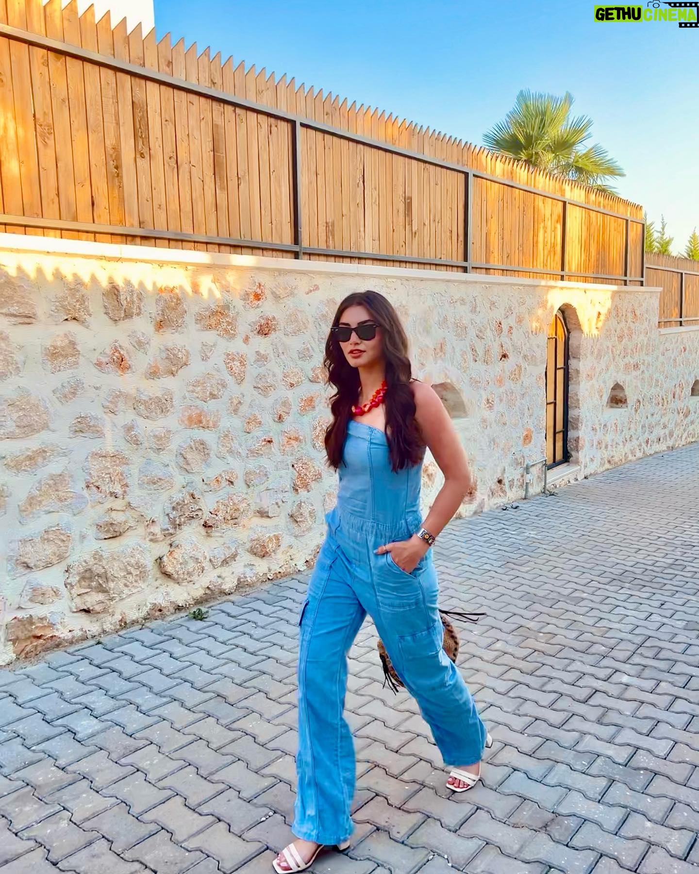 Özge Törer - 340.8K Likes - Let’s go!