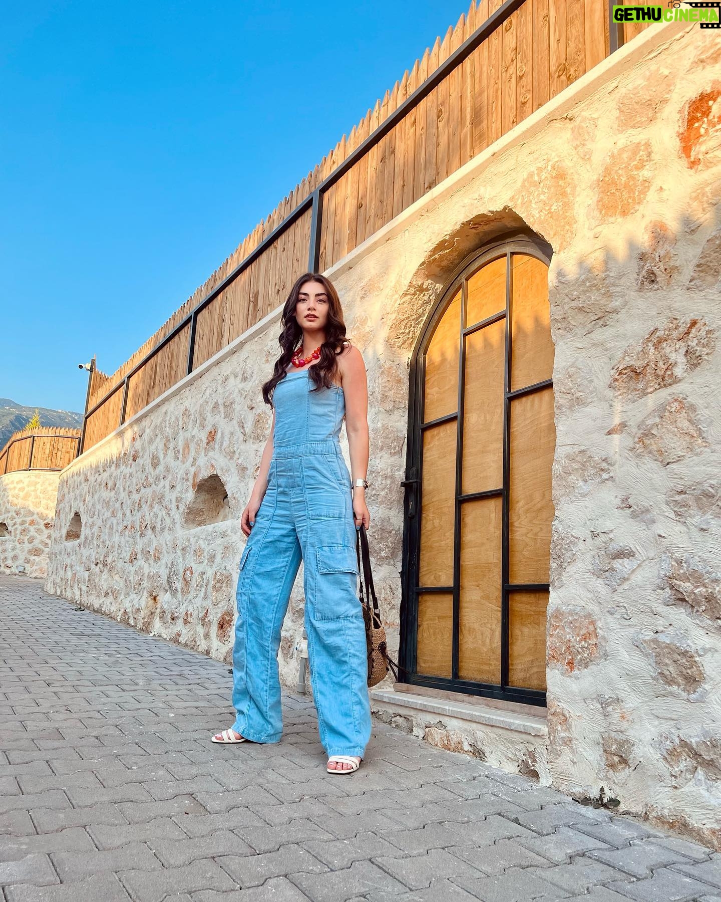 Özge Törer - 340.8K Likes - Let’s go!