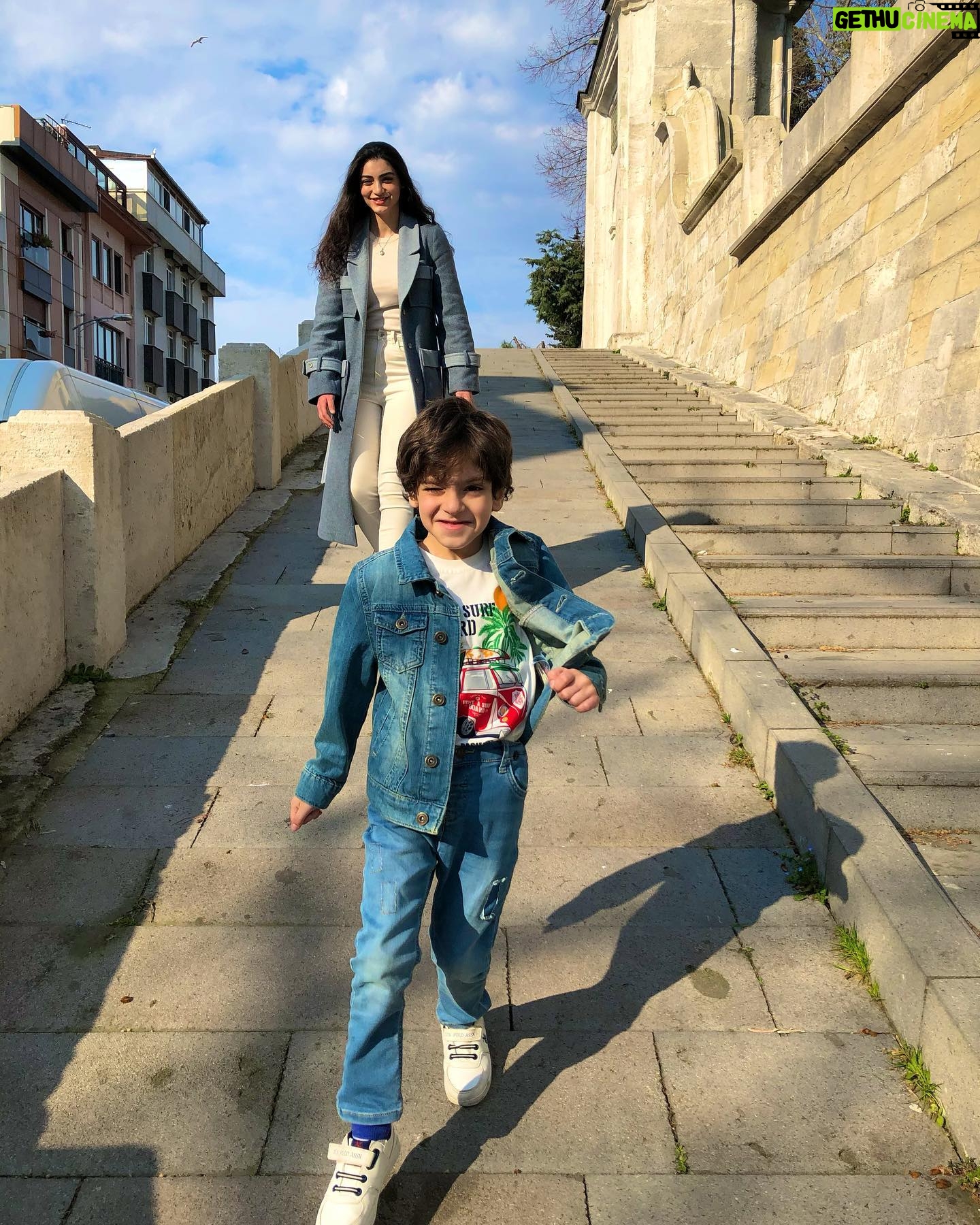 Özge Törer - 313.7K Likes - İyi ki doğdun küçük sevgilim🤍Hayatımıza katıldığın güne şükürler olsun🙏 Biz hep arkanda olucaz ablacım ve koca adam olduğunda bi çok şey anlatacağız sana🙈bu da burda hatıra kalsın minik serçeme..❤️❤️👼🏻