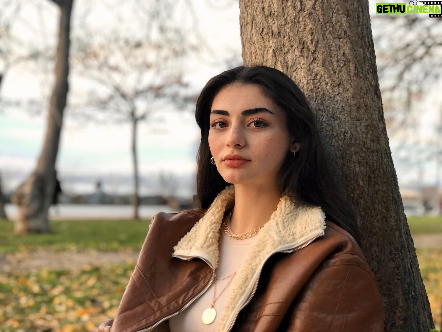 Özge Törer - 448.8K Likes - 💚