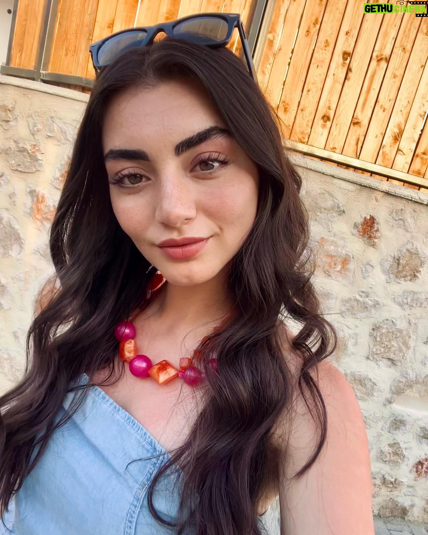 Özge Törer - 333.1K Likes - Let’s go!