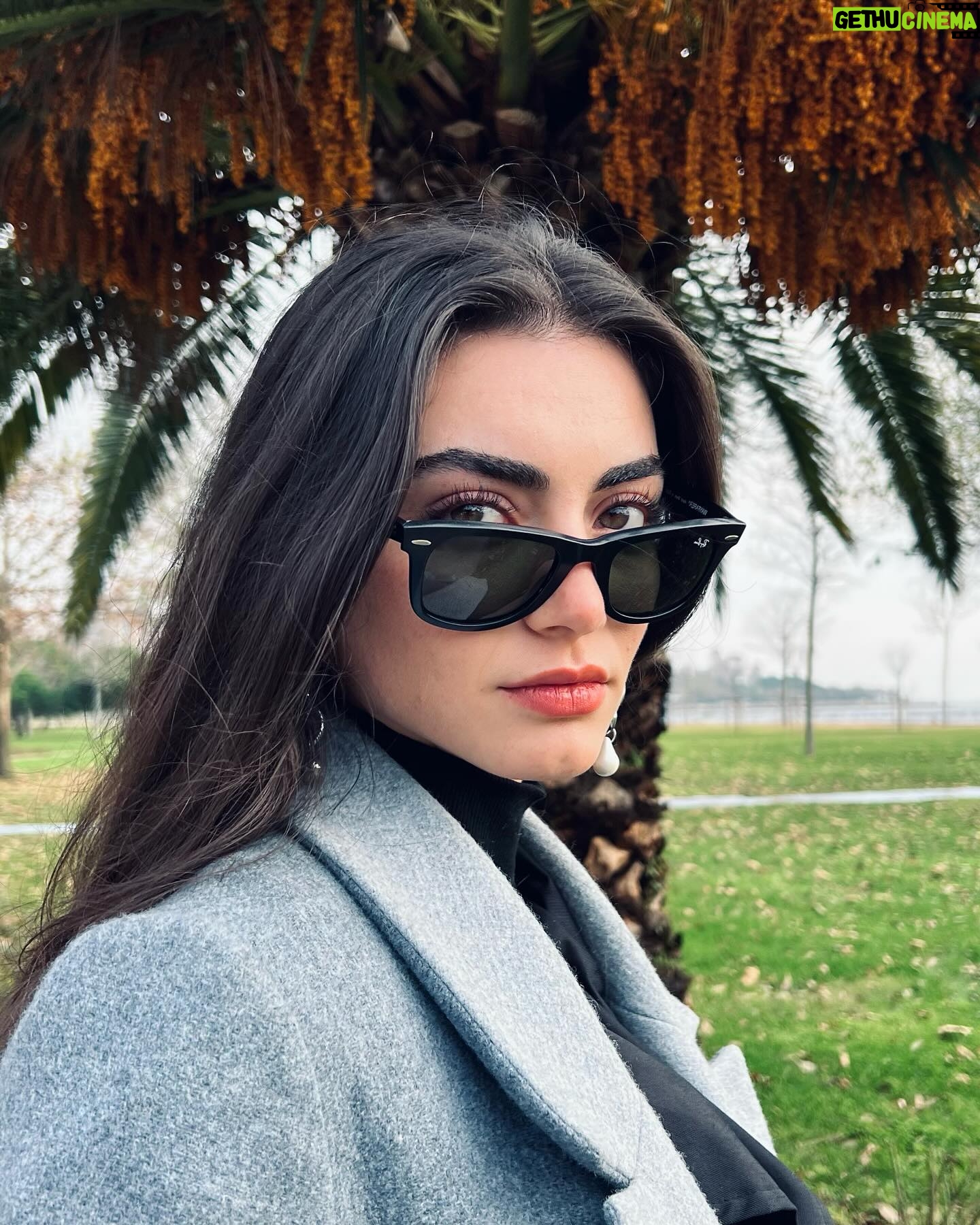 Özge Törer - 353.2K Likes - 🌴