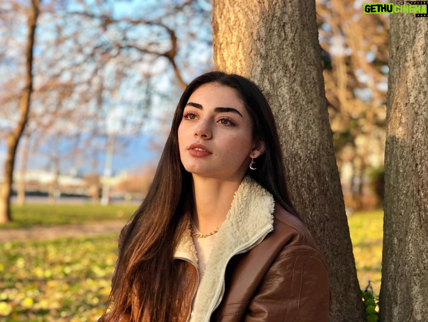 Özge Törer - 448.8K Likes - 💚