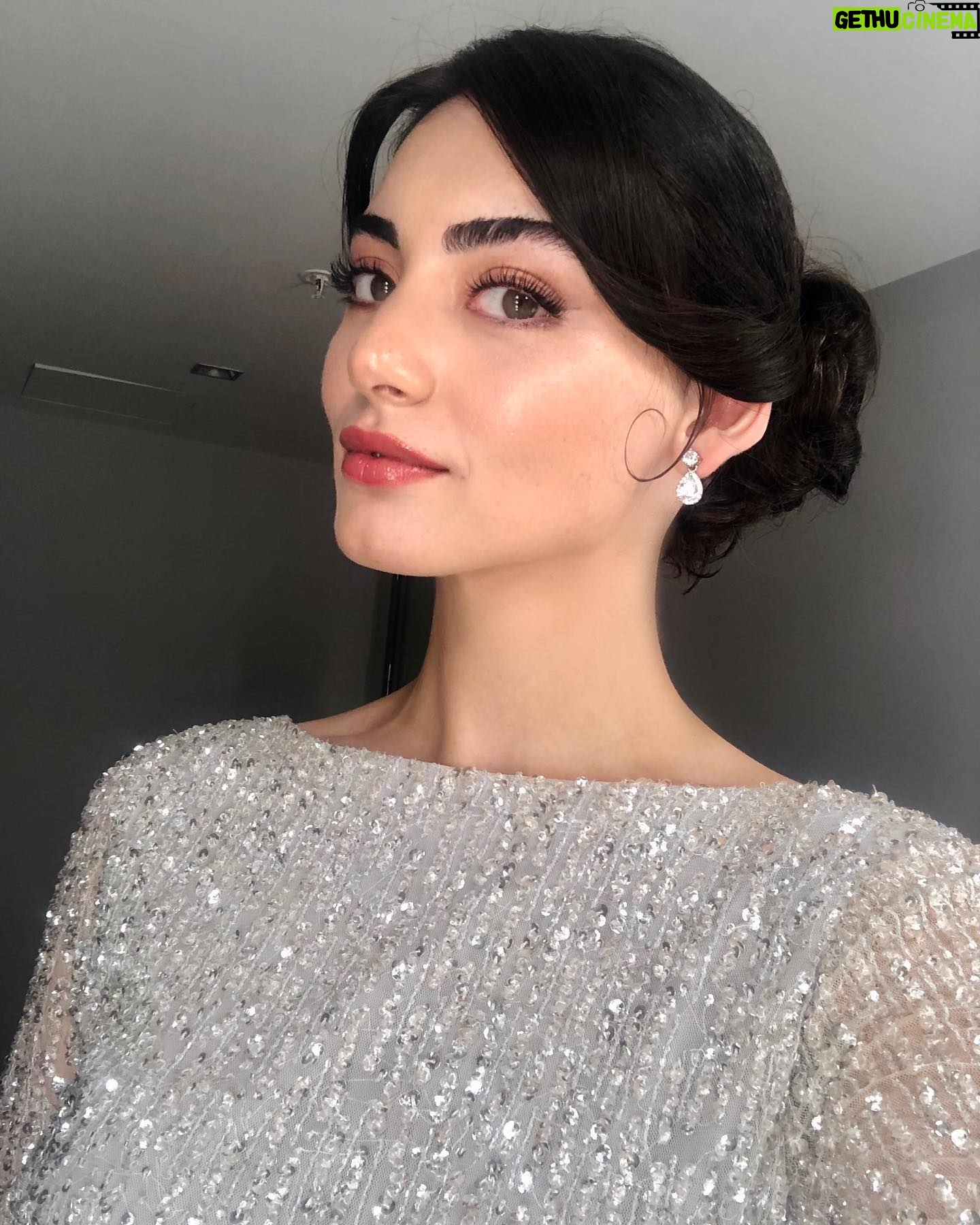 Özge Törer - 453.4K Likes -