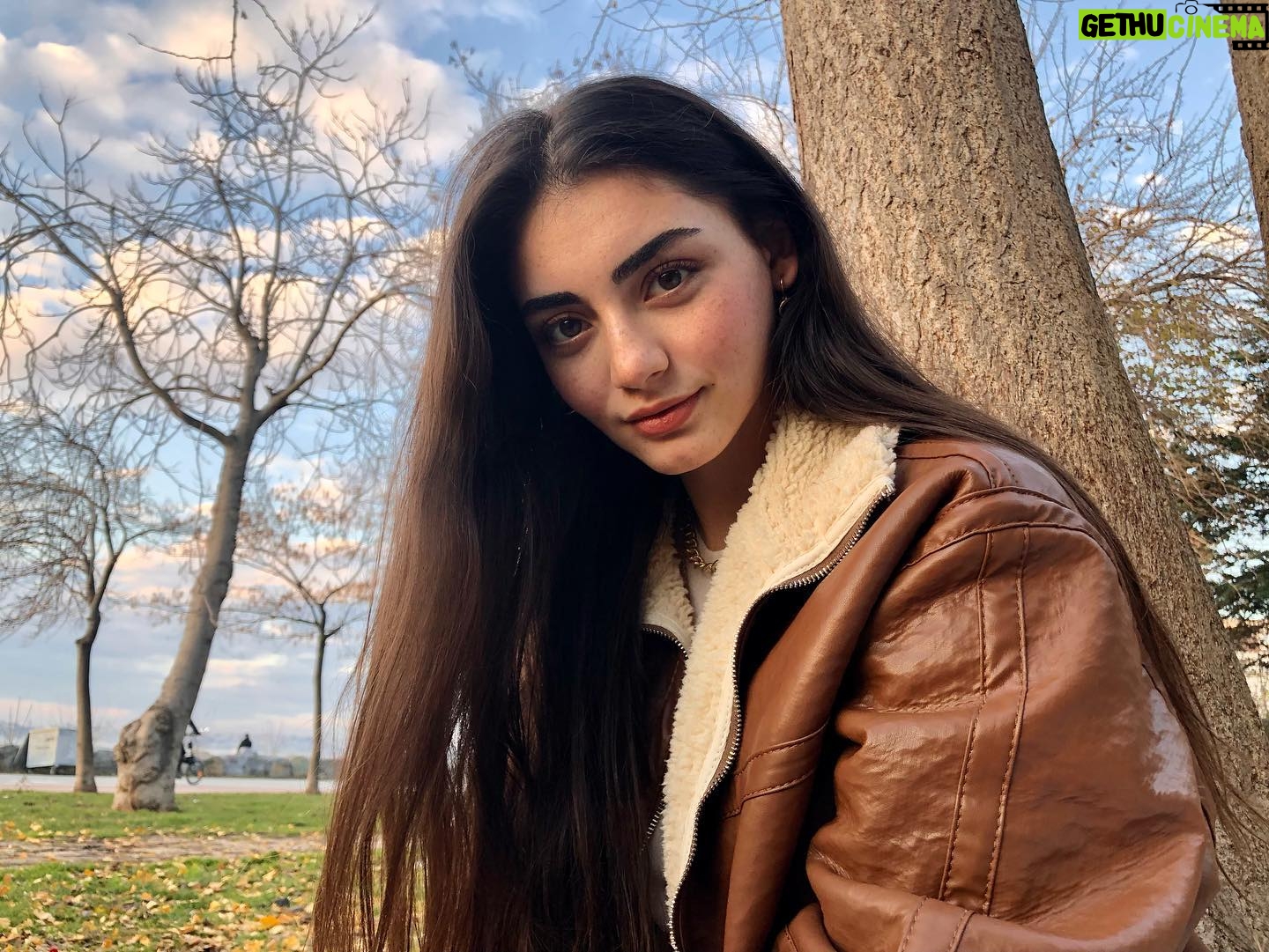 Özge Törer - 448.8K Likes - 💚