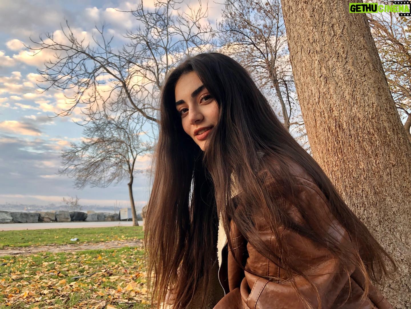 Özge Törer - 448.8K Likes - 💚