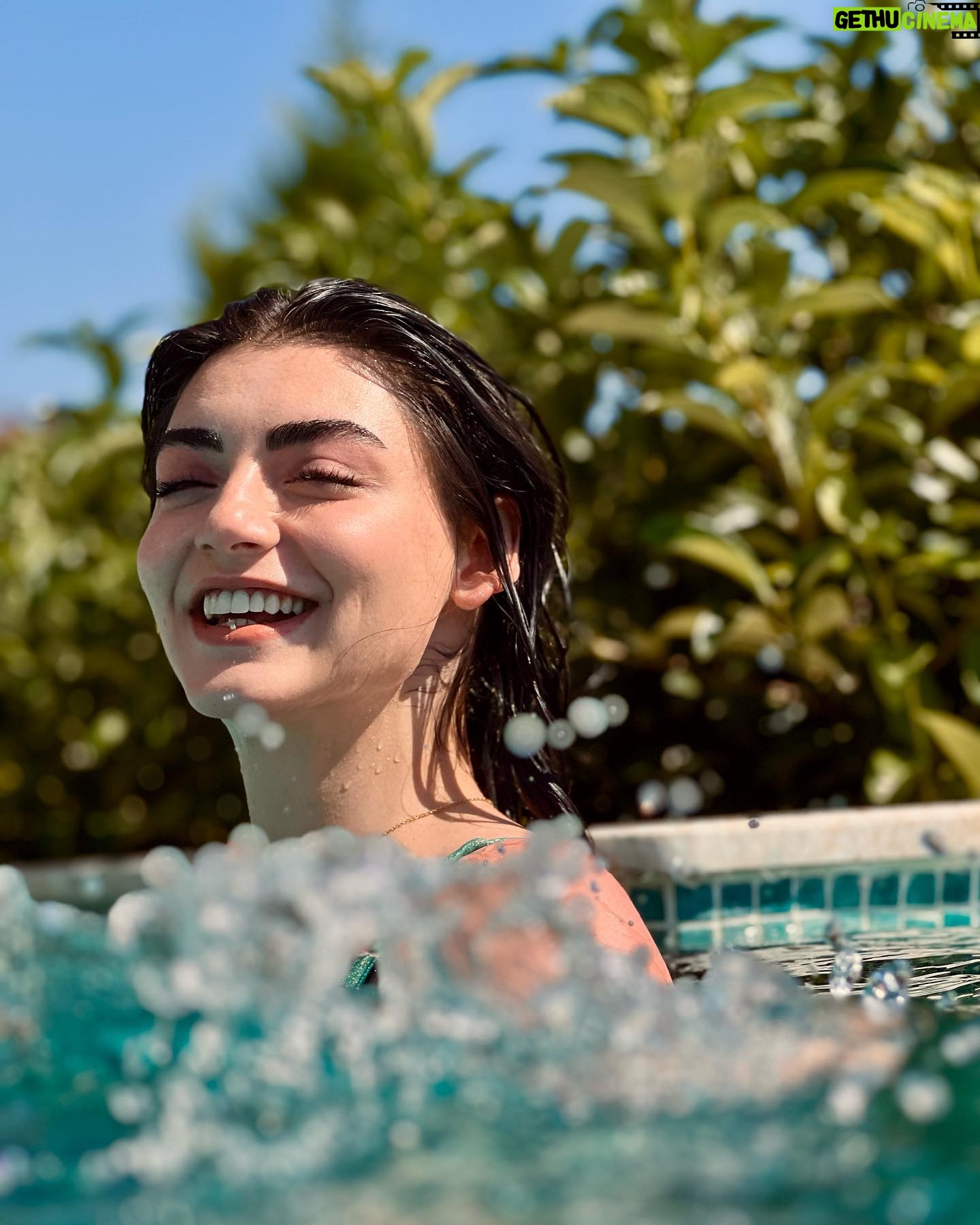 Özge Törer - 497.1K Likes - 🌞