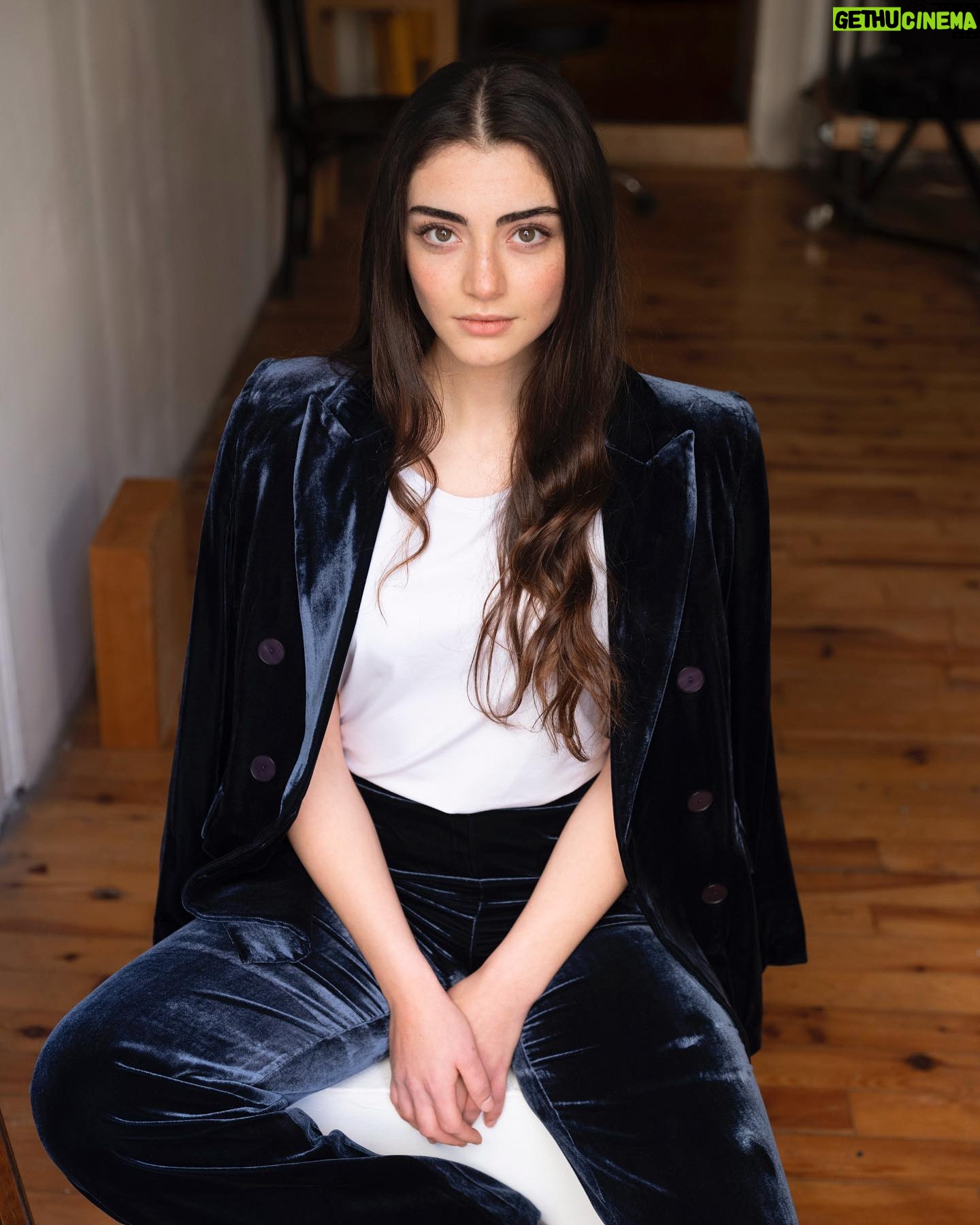 Özge Törer - 302.6K Likes - 💙
