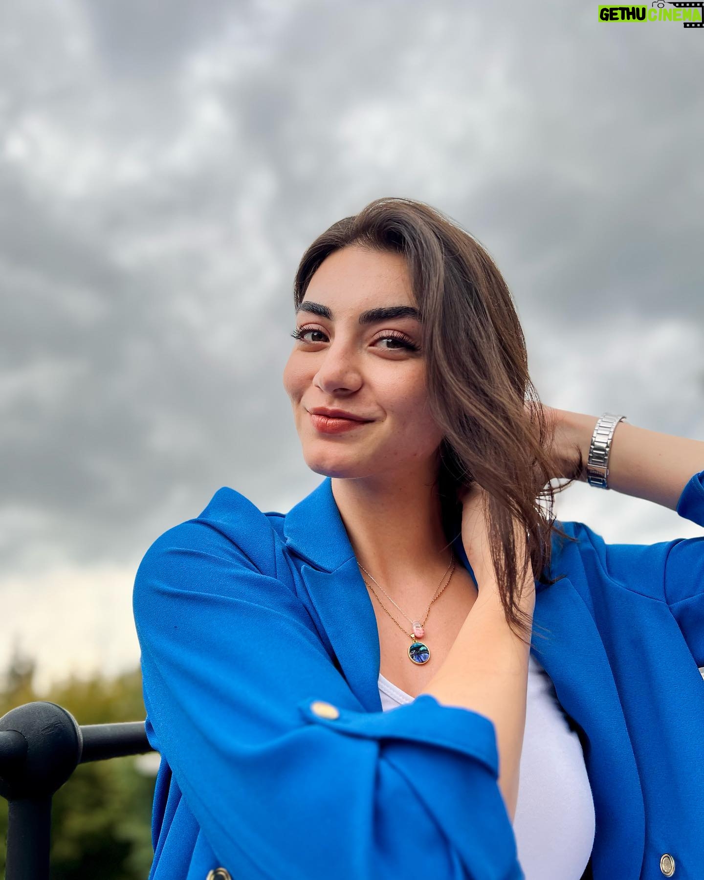 Özge Törer - 390.2K Likes - ⛅️
