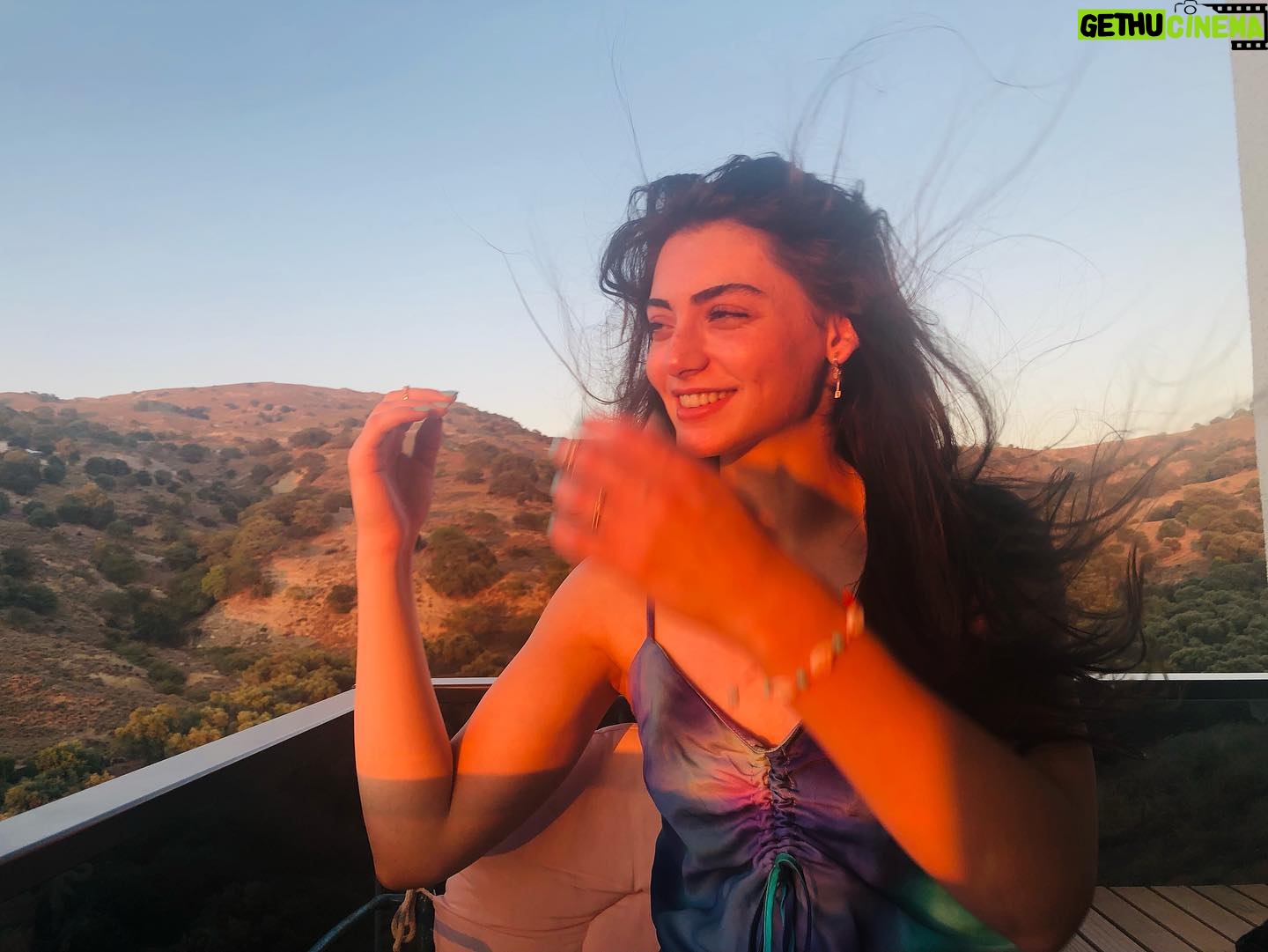 Özge Törer - 313.3K Likes - ☕️