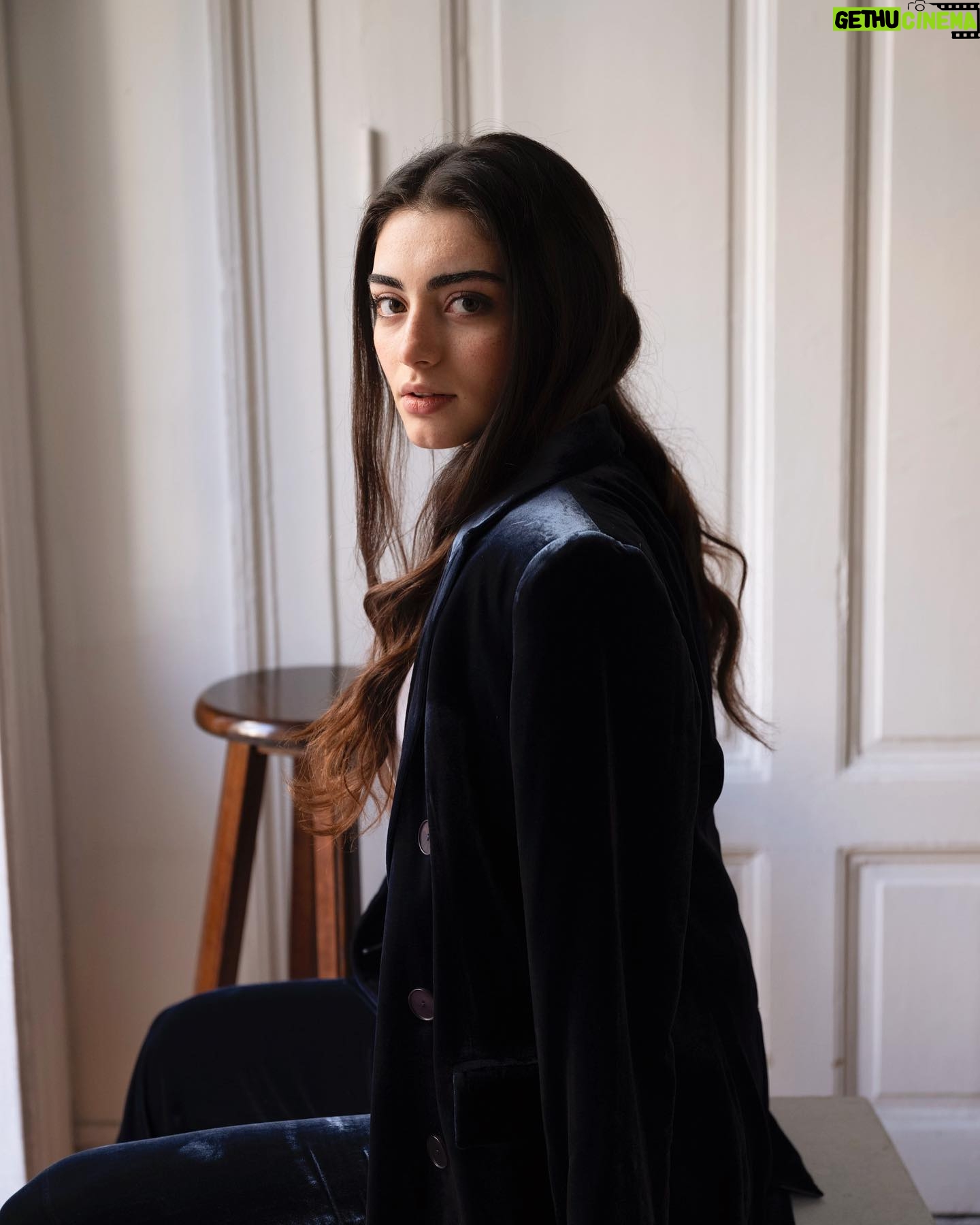 Özge Törer - 302.6K Likes - 💙