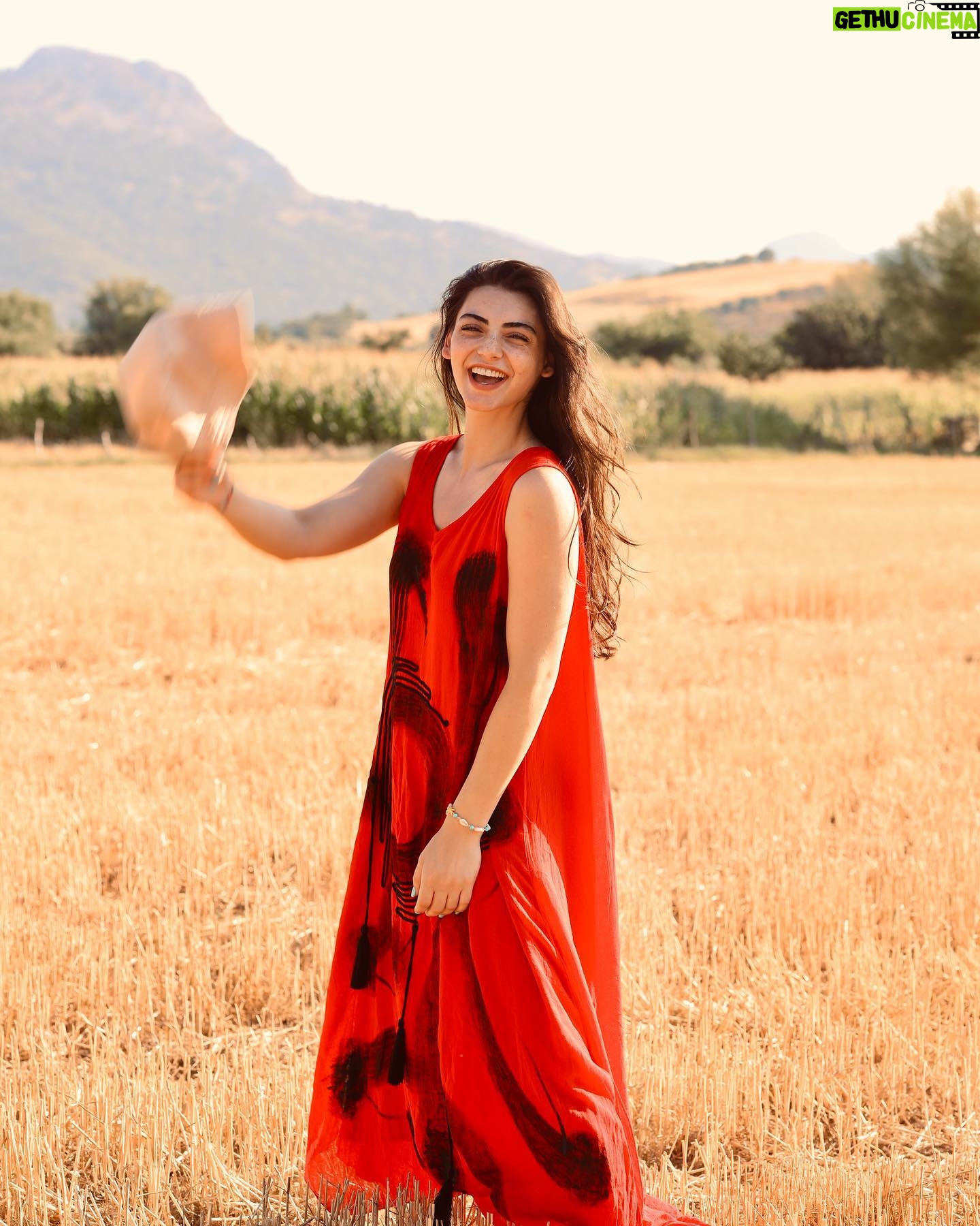 Özge Törer - 409.1K Likes - 👒