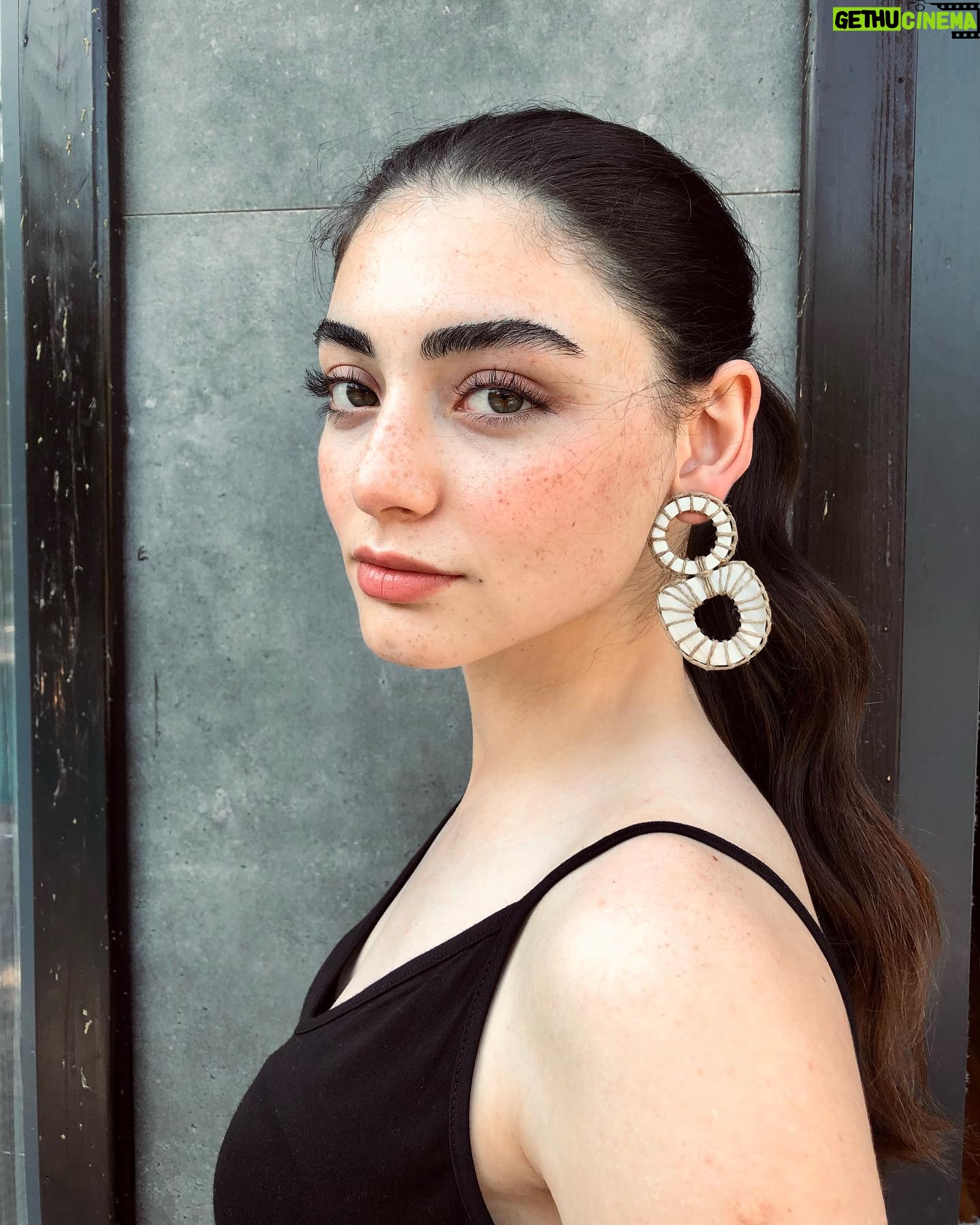 Özge Törer - 366.9K Likes - Biraz sükût-düş-huzur
