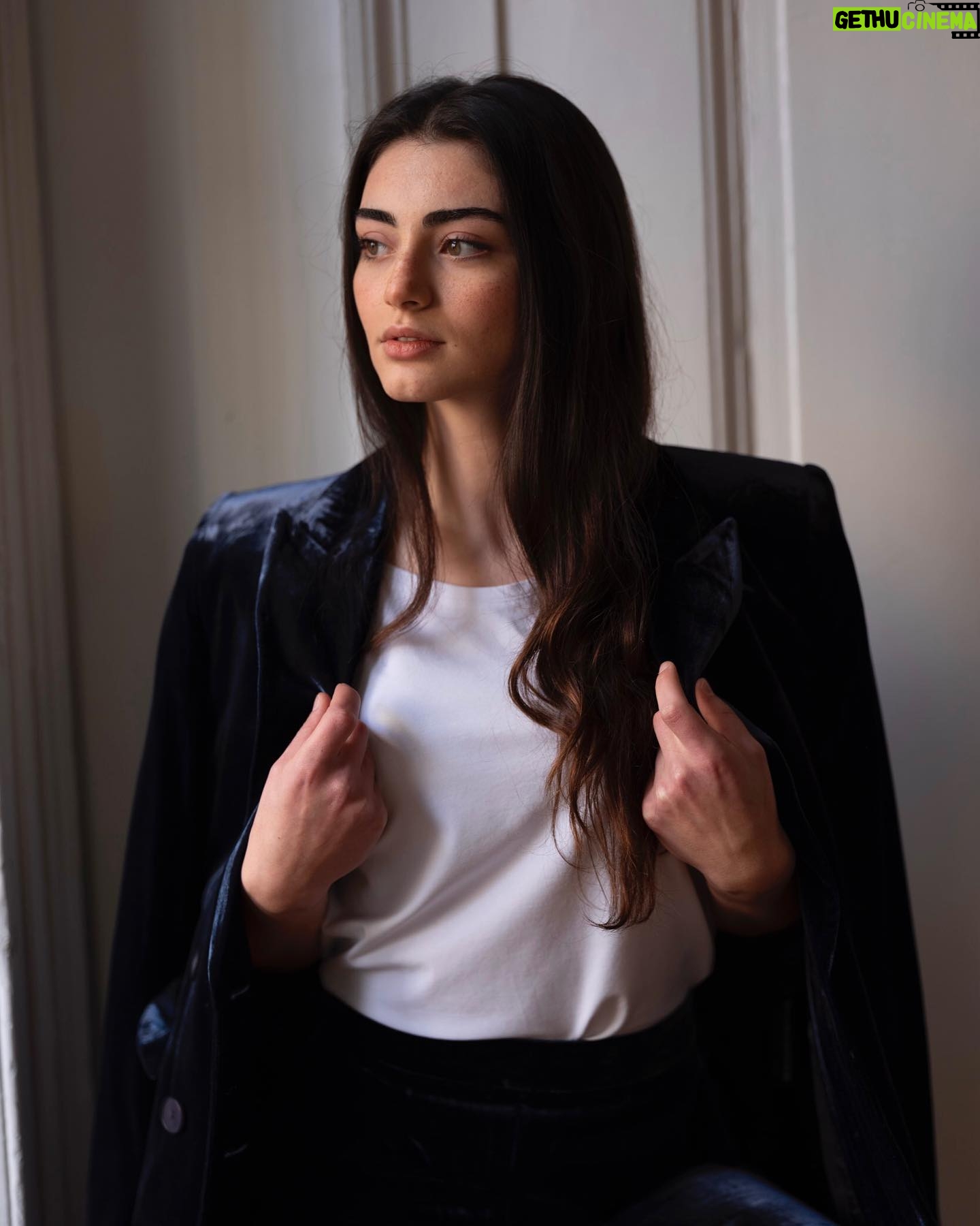 Özge Törer - 330.8K Likes -