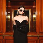 Özge Törer Instagram - Çok güzel bir geceyi geride bırakırken heyecanıma ortak olduğunuz ve bu kadar iyi hissetmemi sağladığınız için çok teşekkür ederim ❤️ Photos 📸 @eneskahraman Styling @furkancelik3 Styling Assistant @merrvemuttlu Dress @museumoffineclothing @edagungor1 Accessories @jaagravii Hair @sertac_kolay Makeup @bencetugba Management @ontalent.tr Special Thanks @enesselcotur #işbirliği