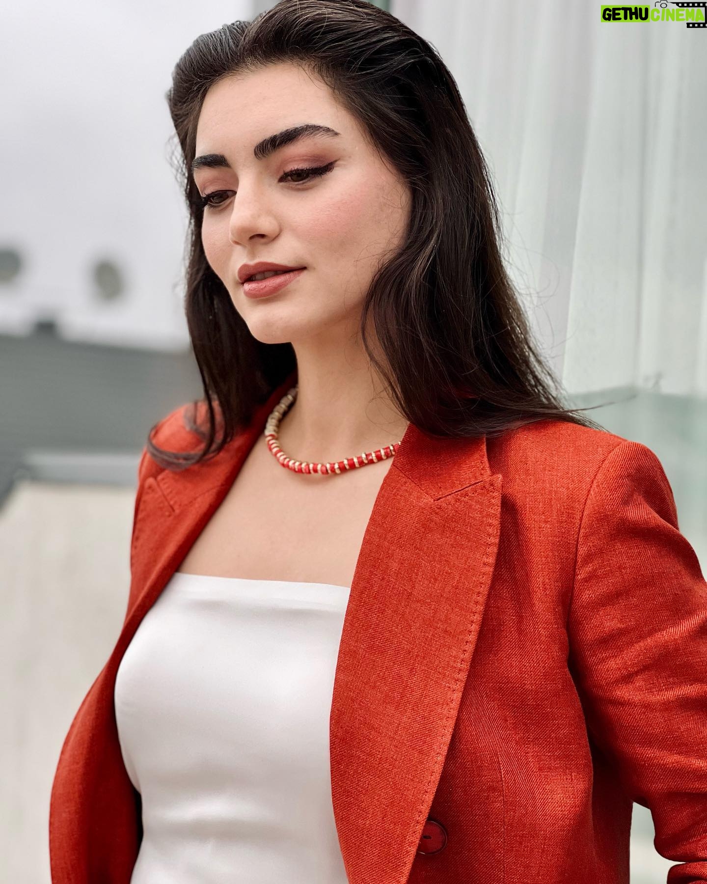 Özge Törer - 803.2K Likes - 🔶