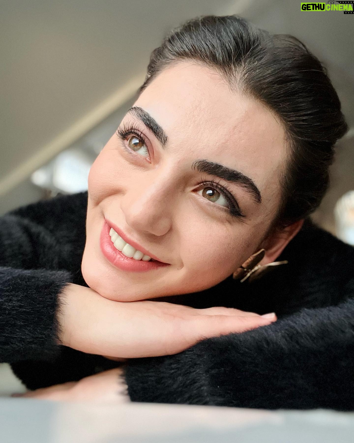 Özge Törer - 608.8K Likes - 🦋