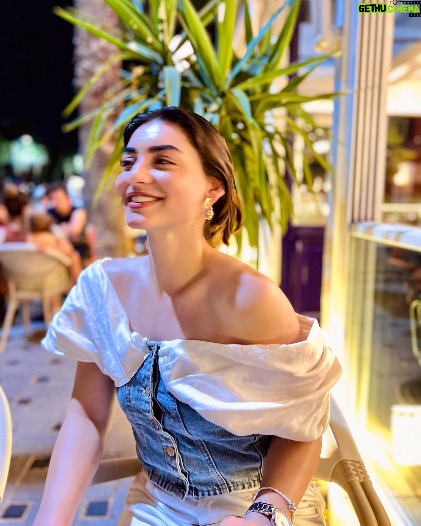 Özge Törer - 347.1K Likes -