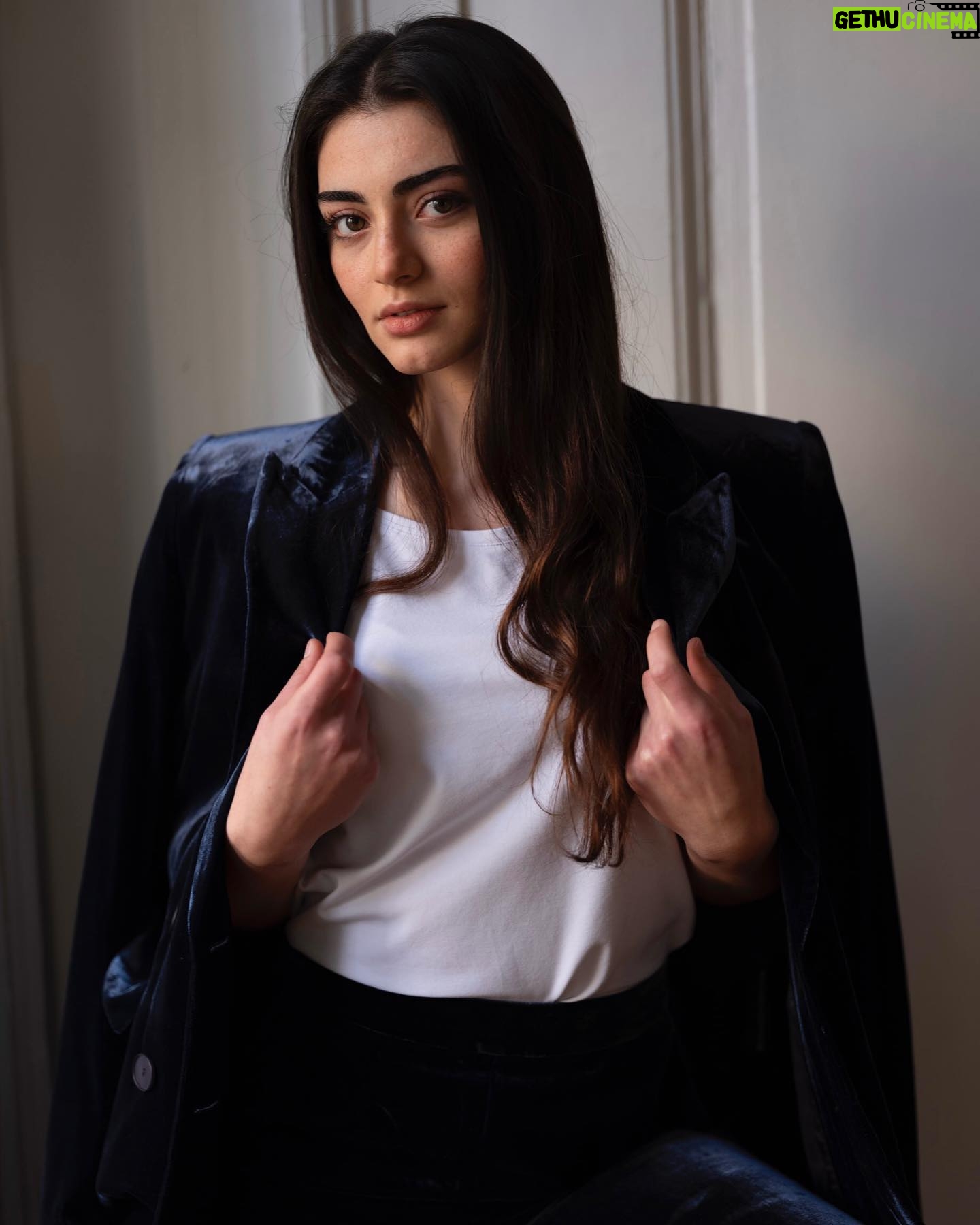 Özge Törer - 330.8K Likes -