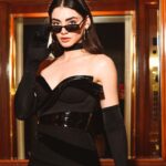 Özge Törer Instagram - Çok güzel bir geceyi geride bırakırken heyecanıma ortak olduğunuz ve bu kadar iyi hissetmemi sağladığınız için çok teşekkür ederim ❤️ Photos 📸 @eneskahraman Styling @furkancelik3 Styling Assistant @merrvemuttlu Dress @museumoffineclothing @edagungor1 Accessories @jaagravii Hair @sertac_kolay Makeup @bencetugba Management @ontalent.tr Special Thanks @enesselcotur #işbirliği