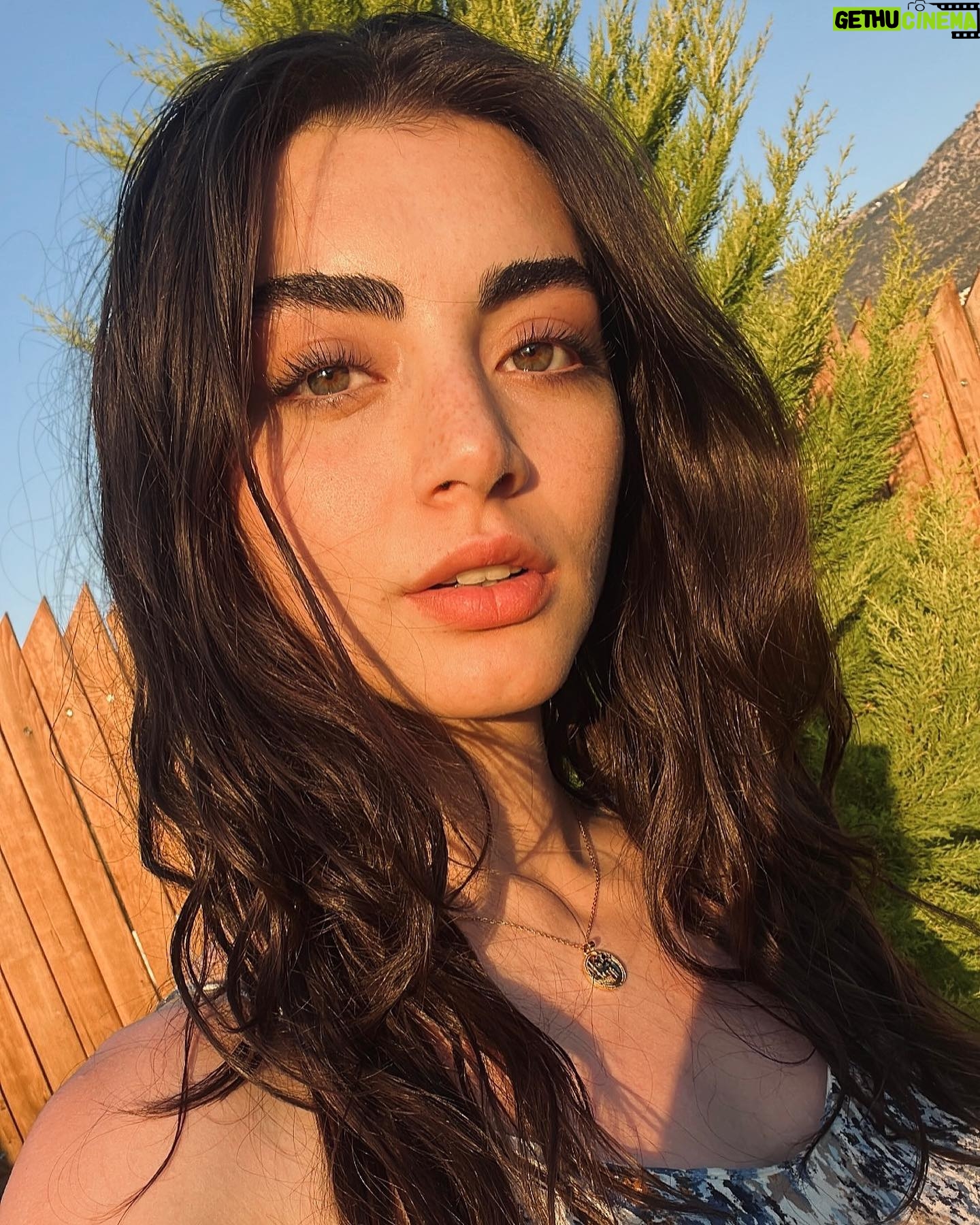 Özge Törer - 450.4K Likes - 🔆