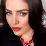 Özlem Balcı Instagram - Hiç kimseye hesap sormam ben! Meseleyi çirkinleştirmem;) Sessizce kendimi çekerim her şeyden… Varsın karşı taraf kendini haklı zannetsin😎 Benim olayım, haklı çıkmak değil; HUZUR bulmak🤍🤲