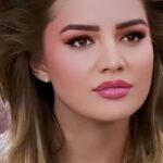 Özlem Balcı Instagram - Bazen, karanlık bir yerdeyken gömüldüğünüzü düşünürsünüz. Ama aslında ekilmişsinizdir.🤡